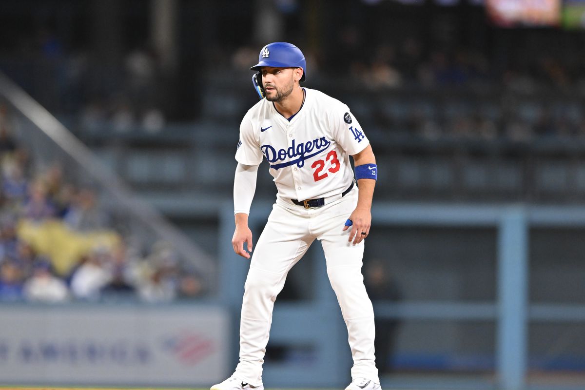 Michael Conforto swings during Dodgers game