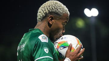 Celebración de gol en el partido la equidad - bucaramanga