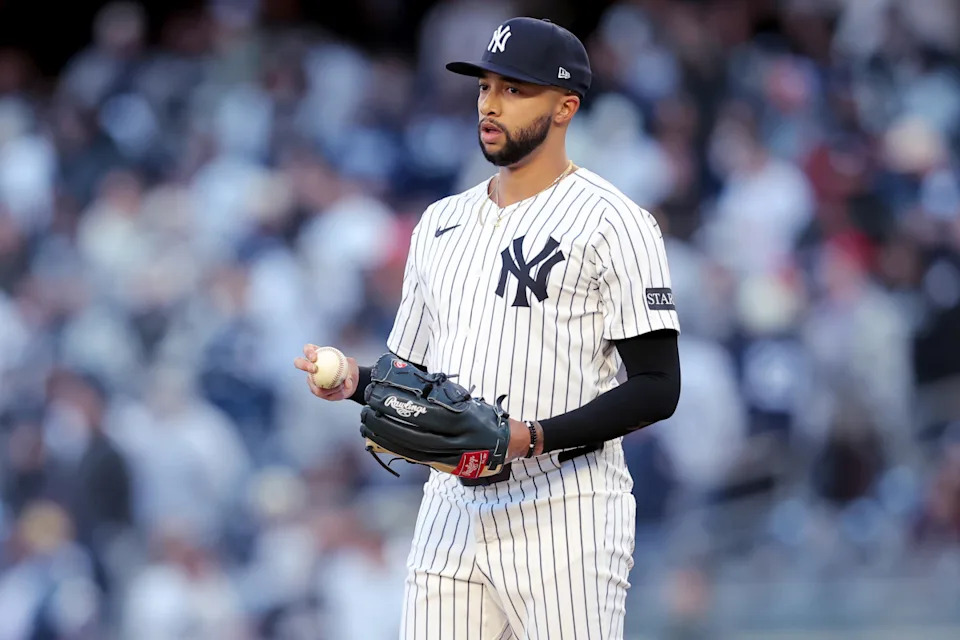 Jonathan Loaisiga warming up in the Yankees bullpen