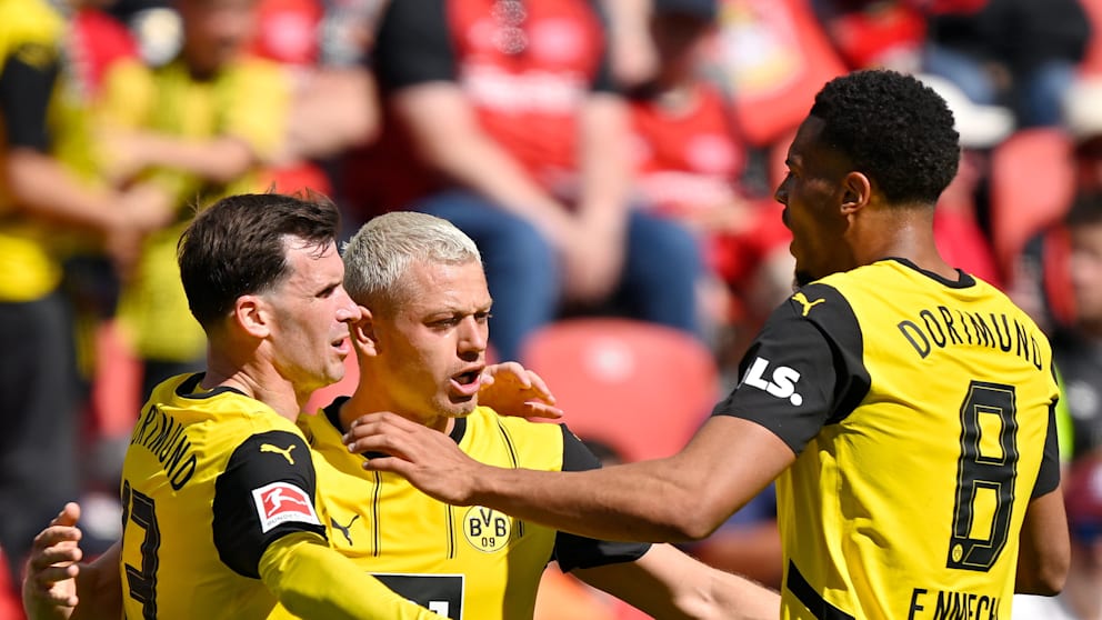 Dortmund vs Holstein Kiel - BVB Bundesliga Finale