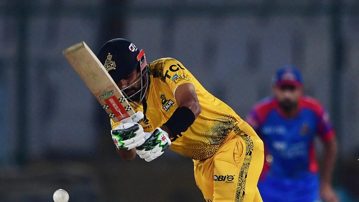 Players in action during Karachi Kings vs Peshawar Zalmi at Rawalpindi Cricket Stadium