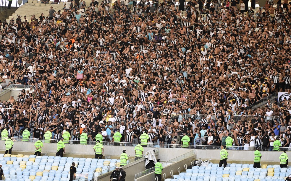Torcedores presentes no Maracanã durante Flamengo vs Botafogo
