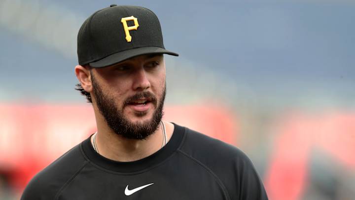 Paul Skenes prepares to pitch for the Pittsburgh Pirates