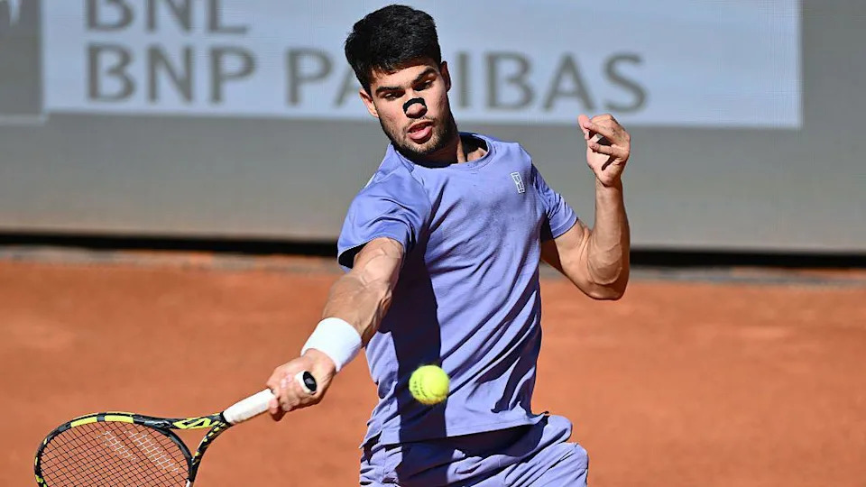 Alcaraz in action at the Italian Open final