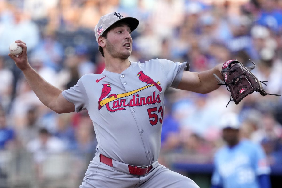 Royals score against Cardinals at Kauffman Stadium