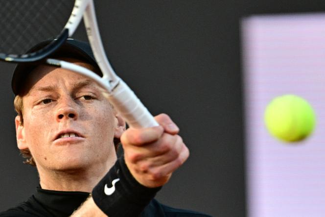 Carlos Alcaraz célébrant sa victoire avant Roland Garros 2025