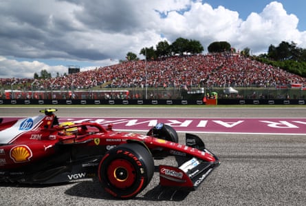 F1 cars battle for position at race time in the Emilia-Romagna Grand Prix
