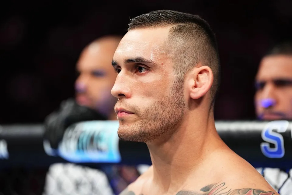 Paul Craig prepares for UFC Fight Night, in the octagon.