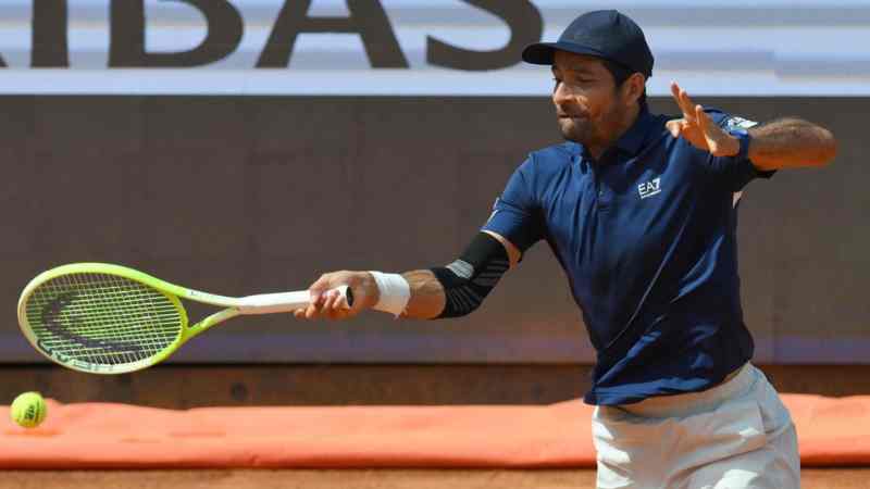 Marcelo Arévalo levantando el trofeo de campeón en el Masters 1000 de Roma