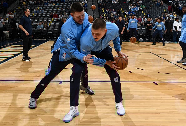 Mike Miller coaching during Nuggets practice