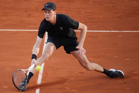 Carlos Alcaraz celebrating a clay-court victory at Roland-Garros
