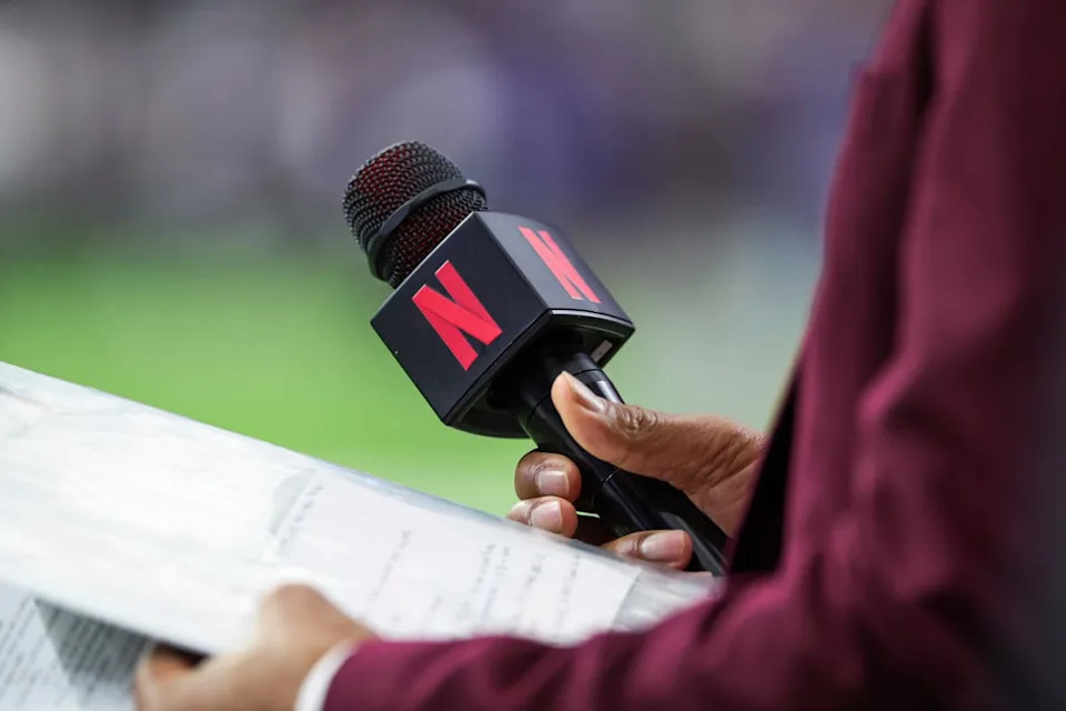 NFL streaming on Netflix – cover image featuring football action