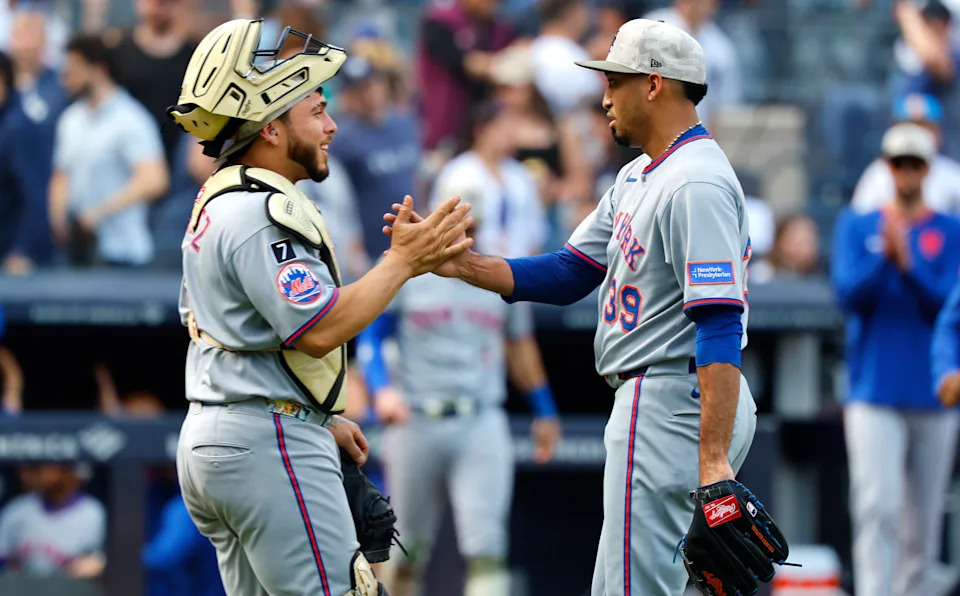 Pete Alonso celebrates with the Mets during the Subway Series