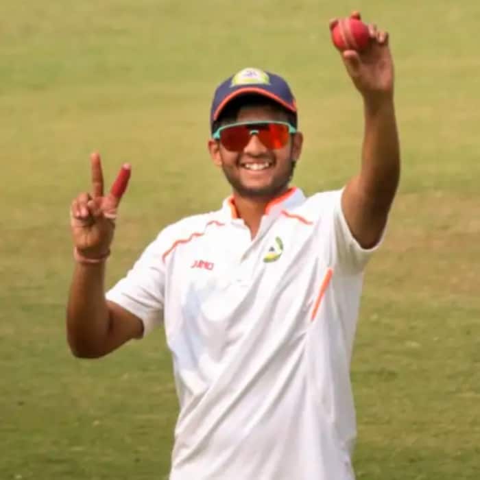 harsh dubey celebrates after breaking a Ranji Trophy record