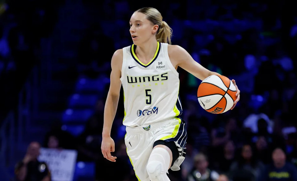 Gabby Williams driving to the hoop during a Seattle Storm game