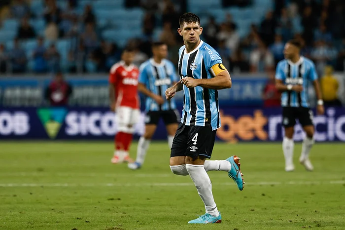 Torcedores no estádio para jogo da Copa do Brasil entre Grêmio e CSA