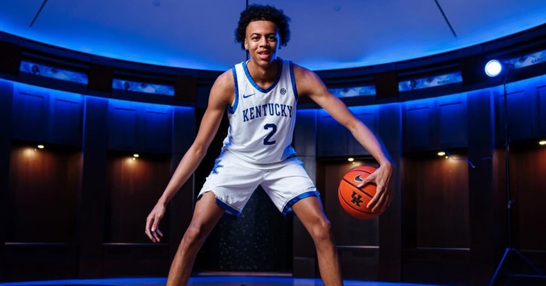 Braydon Hawthorne commits to Kentucky Wildcats basketball, celebrating his decision