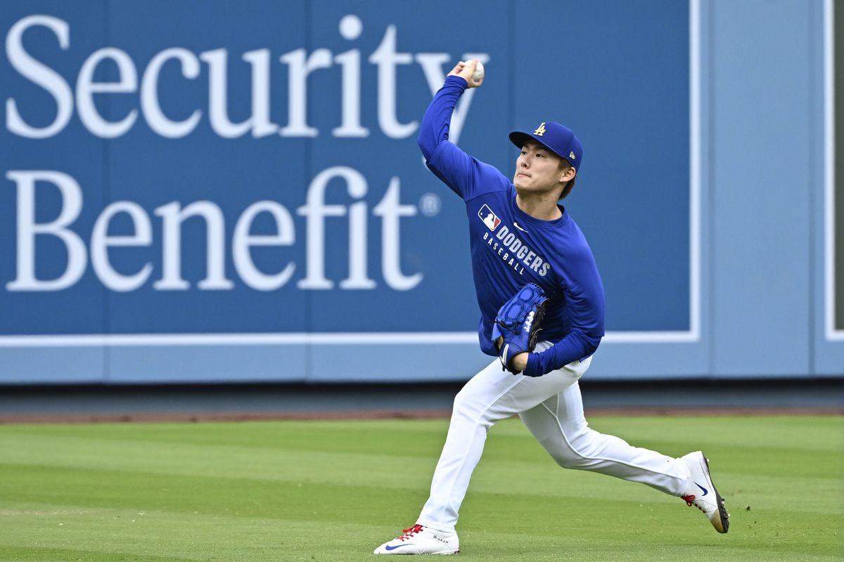 Diamondbacks vs Dodgers game action at Dodger Stadium in 2025