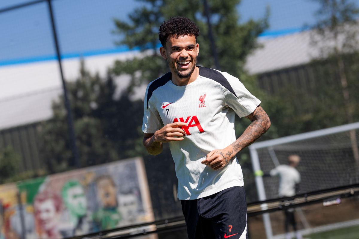 Luis Diaz in action on the pitch, potential Barcelona and Liverpool transfer target