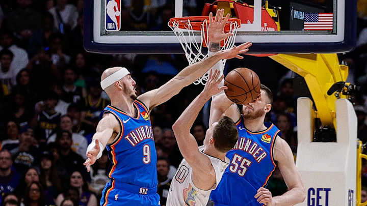 Isaiah Hartenstein battles in the paint during the Thunder’s 2025 NBA playoff game.